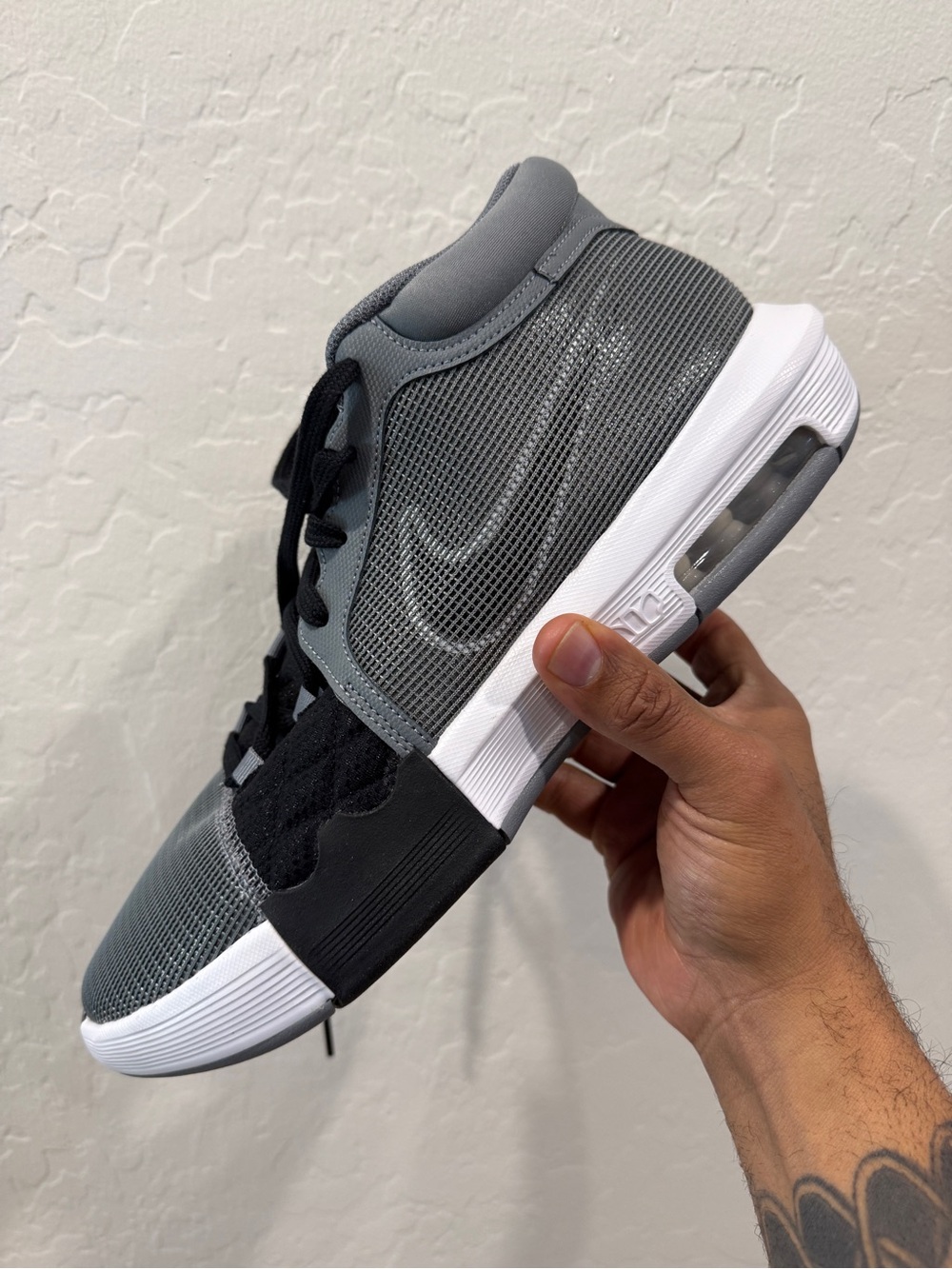 Nike LeBron Witness 8 Cool Grey Black- New in Box no lid FB2239-004